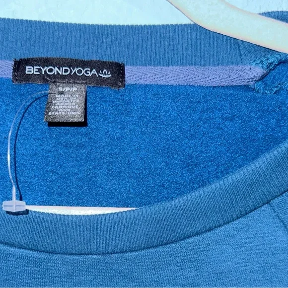 NWT Beyond Yoga Uplift Cropped Pullover Blue Gem S Cozy
Luxe Deep Blue Cozycore - Picture 4 of 6